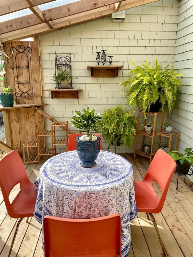 The East Wind Guesthouse Clark's Harbour Экстерьер фото